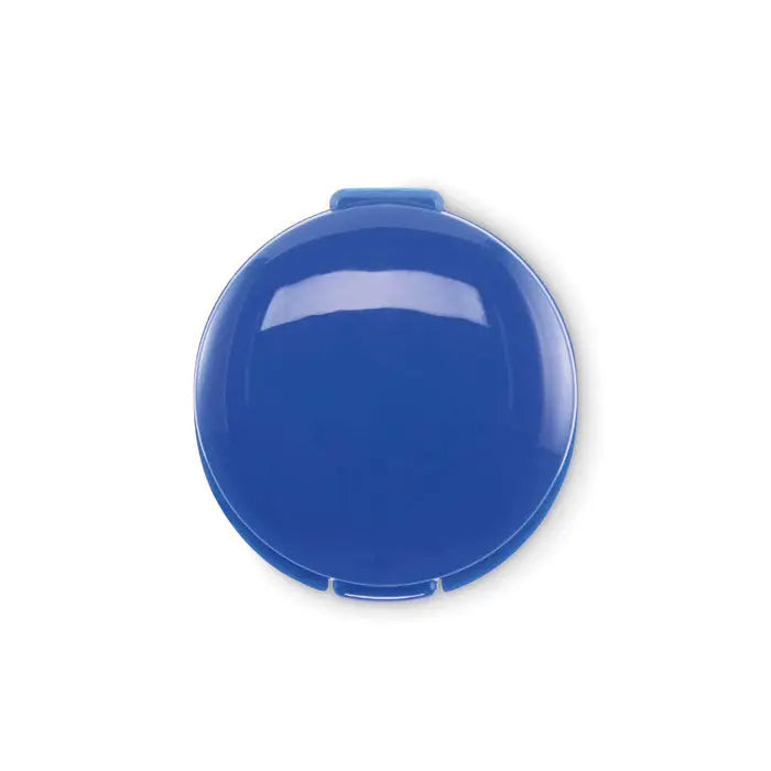 Balsam de buze vegan într-o cutie rotundă albastră din plastic cu finisaj lucios și capac cu clips
