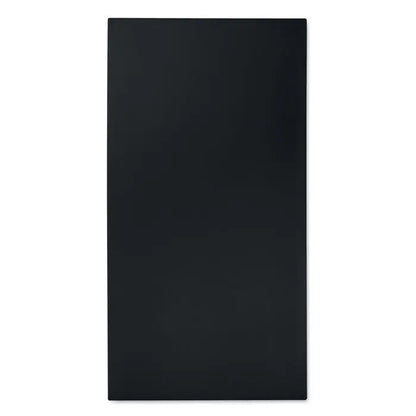 Bandana din microfibra pe o tabla magnetica dreptunghiulara neagra pentru afisare eficienta