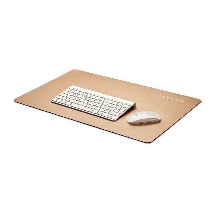 Bloc de birou mare din hartie reciclată cu mousepad din piele bej minimalist și logo subtil embossat