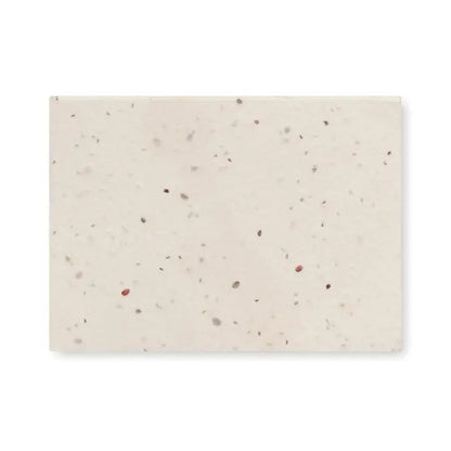 Bloc de note din hartie cu iarba semintele beige cu pete subtile rosii si gri ideal pentru notite eco-friendly