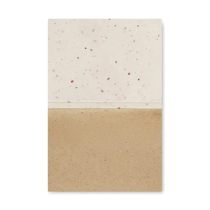 Bloc de note din hartie cu iarba si seminte pe placi de terrazzo bej si maro cu design minimalist