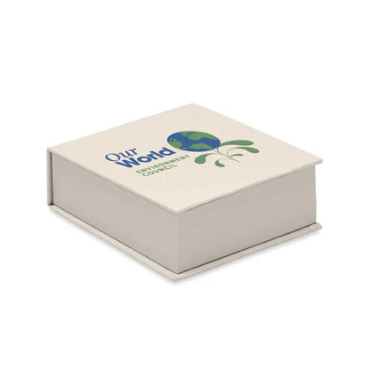 Bloc-note din carton de lapte reciclat cu cutie dreptunghiulara crem si logo our world environment council cu glob si frunze verzi