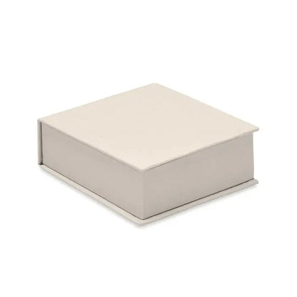 Bloc-note din carton de lapte reciclat cu cutie dreptunghiulara, off-white, suprafata mata si design minimalist