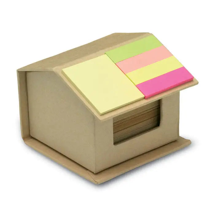 Bloc-note lipicios reciclat în formă de casă bej din carton cu note adezive colorate pe acoperiș