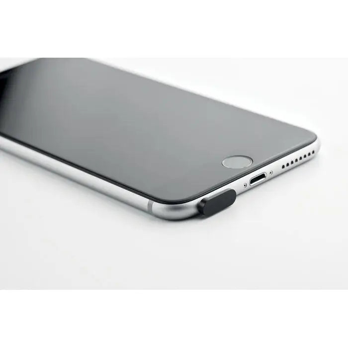 Blocant de date si audio pentru camerele web cu iphone argintiu si capac protector negru pentru portul de incarcare
