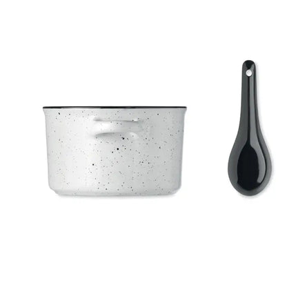 Bol ceramic vintage 550 ml oală emailată albă cu pete negre și mânere negre cu lingură ceramică neagră elegantă