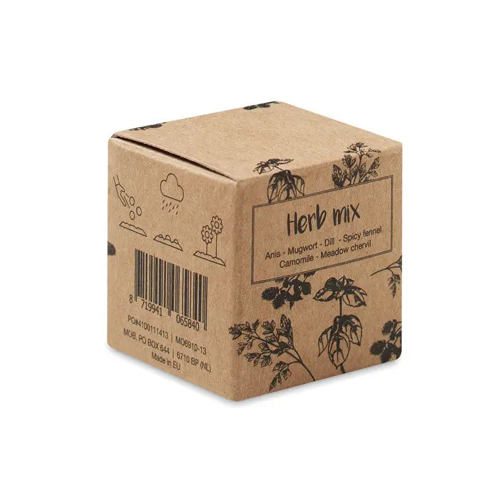 Cutie de carton maro cu mix de ierburi etichetat cu ilustratii botanice negre si ingrediente ca anason mugwort si marar