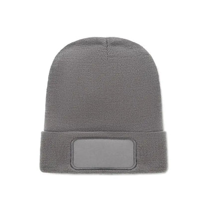 Bonita beanie unisex gri din poliester rpet cu tiv pliat si patch dreptunghiular asortat pe partea din fata
