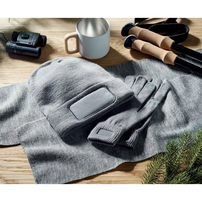 Gray knit beanie cu patch dreptunghiular, cu manusi si fular asortate din poliester rpet bonita unisex
