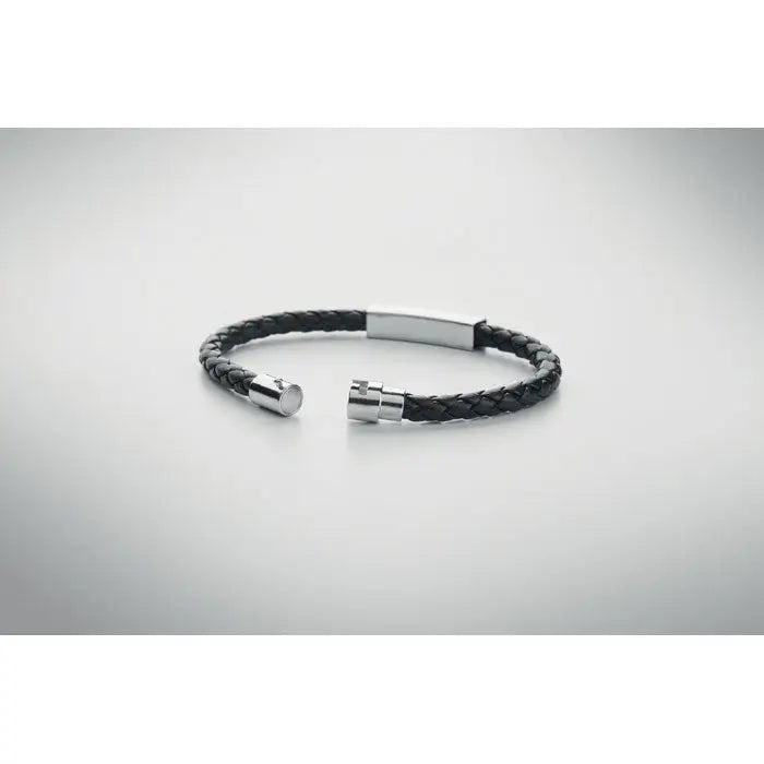 Bratara din imitatie impletita din piele neagra cu inchizatoare magnetica argintie si placa dreptunghiulara
