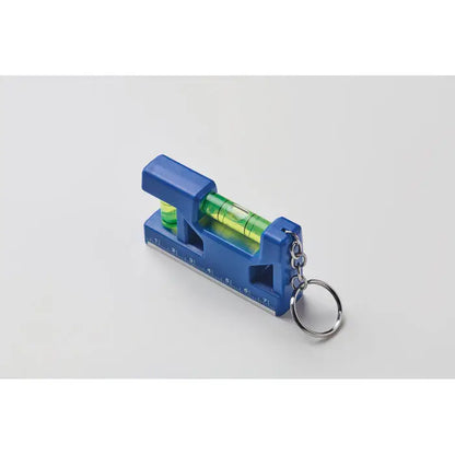 Breloc albastru din abs cu nivel magnetic verde si rigla marcata pentru masurare precisa