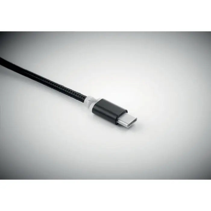 Breloc cu cablu usb tip c negru impletit cu conector metalic elegant pentru utilizare durabila