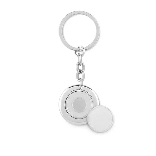 Breloc cu jeton din metal argintiu cu design circular multilayer si piesa mica atasata prin lant