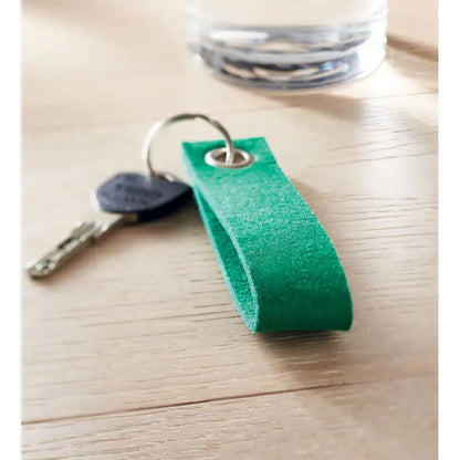 Breloc din fetru rpet verde vibrant cu inel metalic argintiu pentru chei