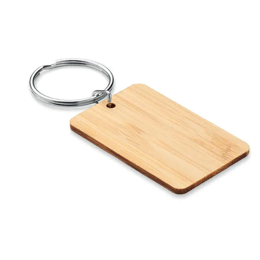 Breloc dreptunghiular din bambus de culoare maro deschis cu inel metalic argintiu pentru chei