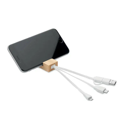 Breloc si suport din bambus minimalist din lemn cu trei cabluri usb albe pentru incarcare si sustinere dispozitive
