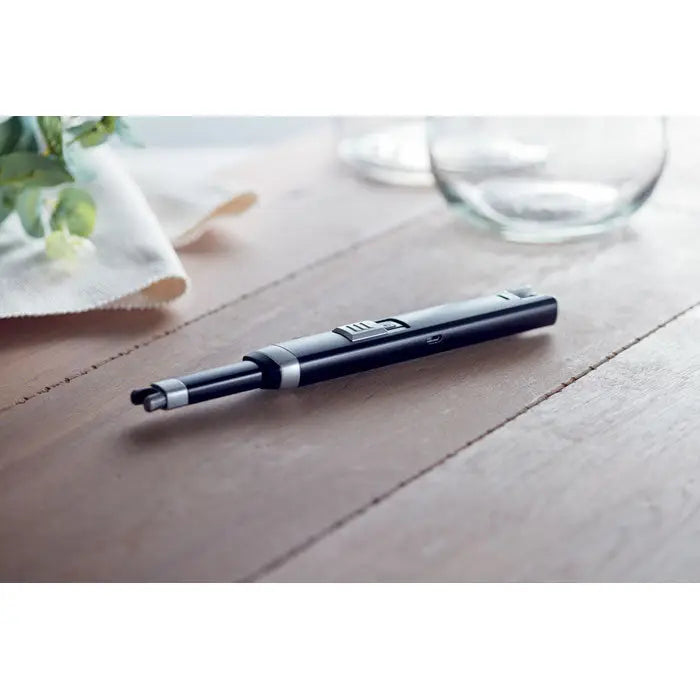 Bricheta usb mare neagra si argintie din metal cu design modern si aspect elegant