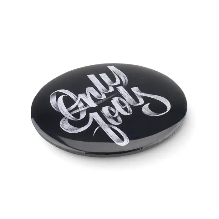 Buton mic tip pin negru cu litere argintii cursive elegante only years pentru accesorii elegante
