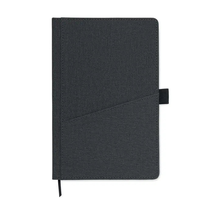 Buzunar frontal din pu pentru notebook a5 realizat din material texturat negru cu buzunar diagonal si elastic