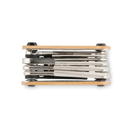 Buzunar pentru instrumente multiple din bambus cu maner compact din bambus si lame metalice argintii