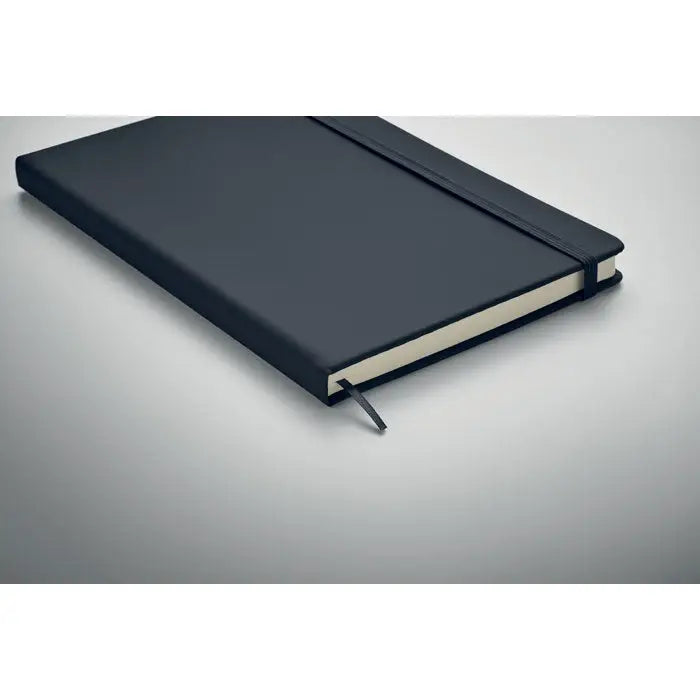 Caiet a5 cu coperta neagra din piele si inchidere elastica cu 96 coli rânduite si pagini crem