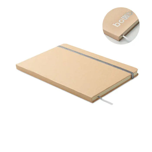 Caiet a5 bej cu coperta tare, elastic argintiu si logo bom pe coperta pentru notite elegante