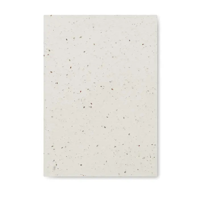 Caiet a5 cu coperta din hartie cu seminte alba crem cu textura punctata maro si gri