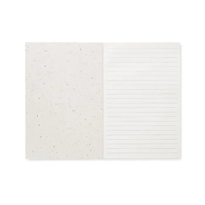 Caiet a5 alb minimalist cu coperta din hartie cu seminte si pagini liniate cu textura pestrita