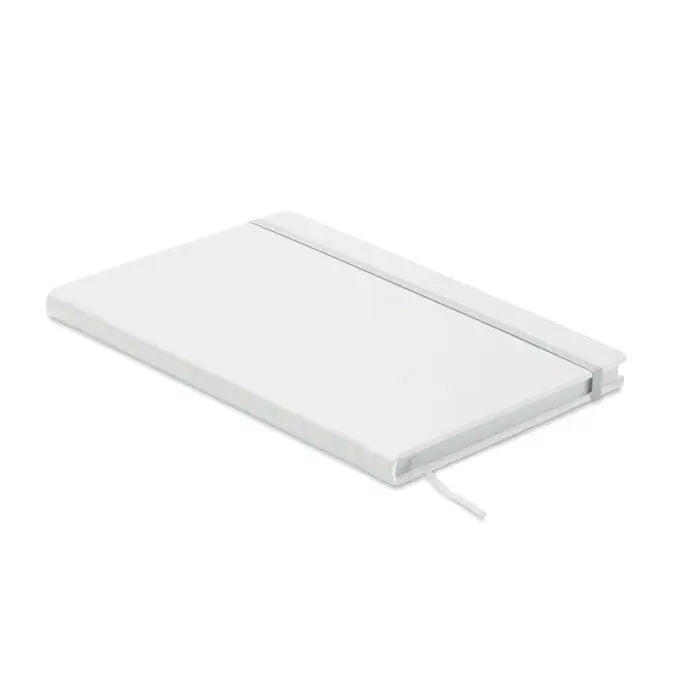 Caiet a5 cu pagini reciclate, coperta din piele alba cu inchidere elastica si semn de carte alb corespunzator