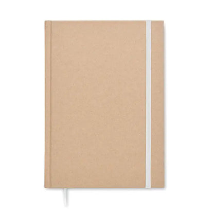 Caiet a5 minimalist bej cu coperta texturata din hartie reciclata si banda elastica alba pentru fixare pagini