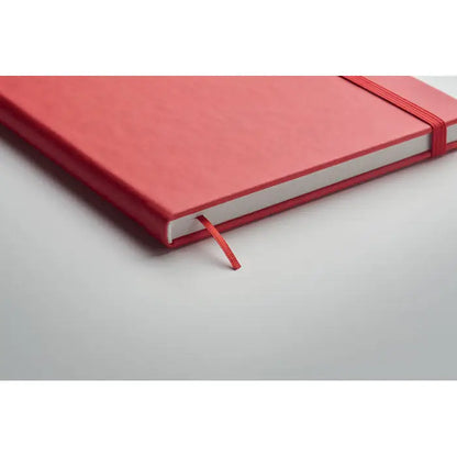 Caiet a5 cu pagini reciclate rosu texturat cu elastic si semn de carte pentru notite ecologice