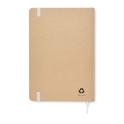 Caiet a5 din carton reciclat tan cu elastic alb si logo reciclare discret in coltul drept jos