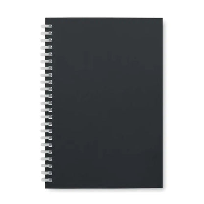 Caiet a5 din carton reciclat cu copertă neagră mată și spirală argintie pentru notițe ecologice