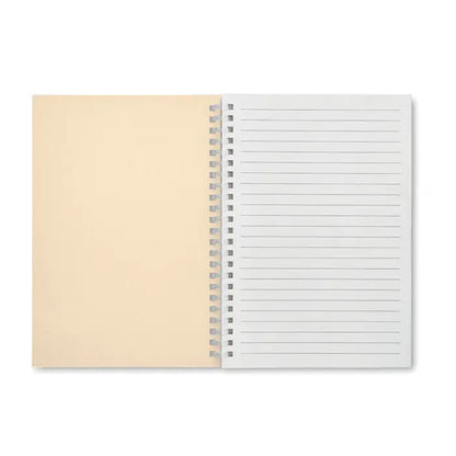 Caiet a5 din carton reciclat spiralat bej cu pagini liniate pentru notite si desen