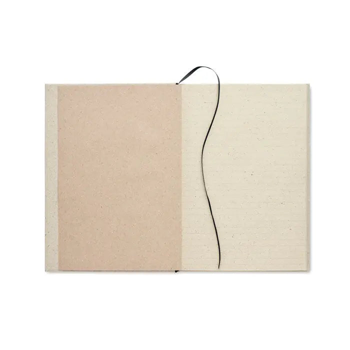 Notebook minimalist caiet a5 iarba cu coperta bej texturata si pagini crem legat cu elastic subtire negru