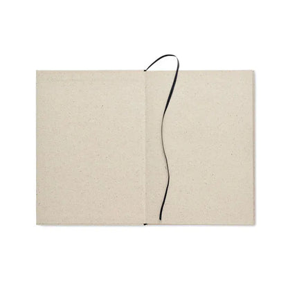 Caiet a5 iarba bej texturat cu elastic negru pentru 80 de randuri