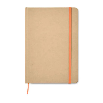 Caiet a5 reciclat cu 80 de randuri din hartie kraft si elastic portocaliu vibrant cu semn de carte