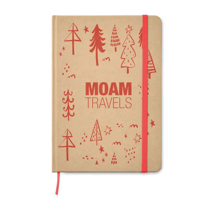 Notebook a5 reciclat din hartie kraft cu elastic rosu si ilustratii de sarbatori cu textul moam travels