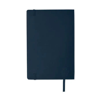 Caiet a5 reciclat bleumarin inchis cu design minimalist, benzi elastice laterale si logo subtil embossat