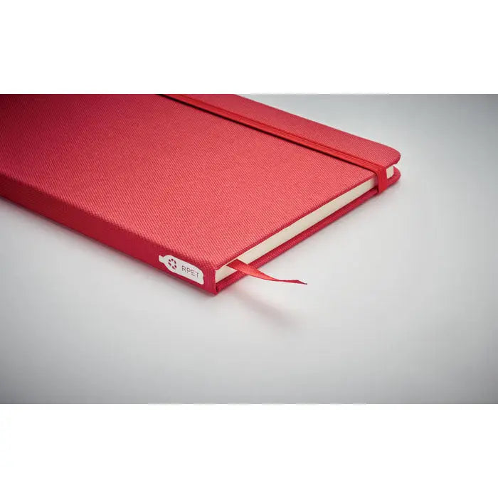 Caiet a5 rpet rosu texturat cu elastic si semn de carte pentru notite organizate cu 80 de randuri