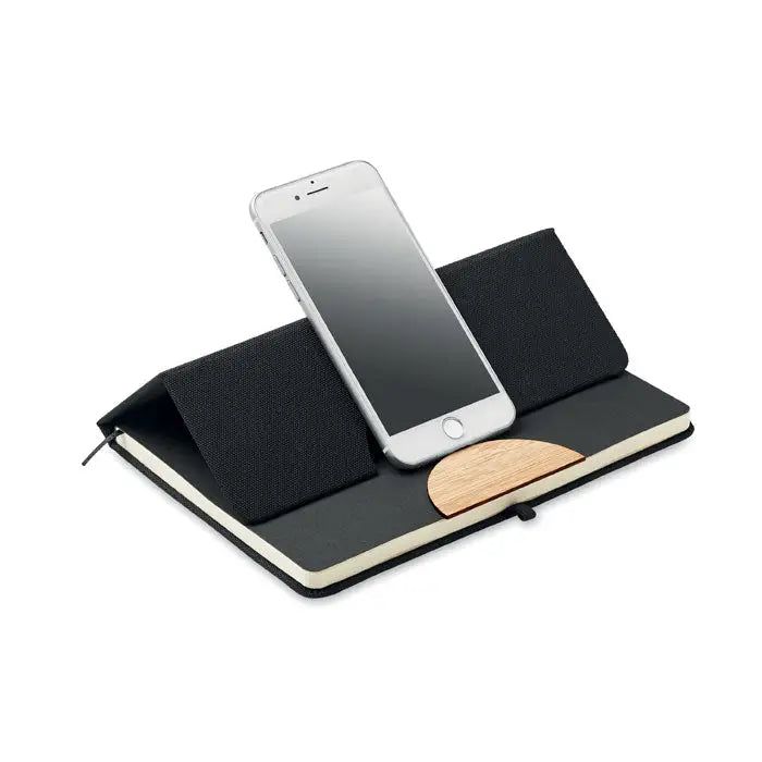 Notebook negru caiet a5 rpet 80 randuri cu accent din lemn semicerc si buzunare din material pentru iphone