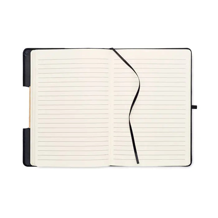 Caiet a5 rpet cu coperta neagra din piele ecologica si pagini crem liniate cu semn de carte negru