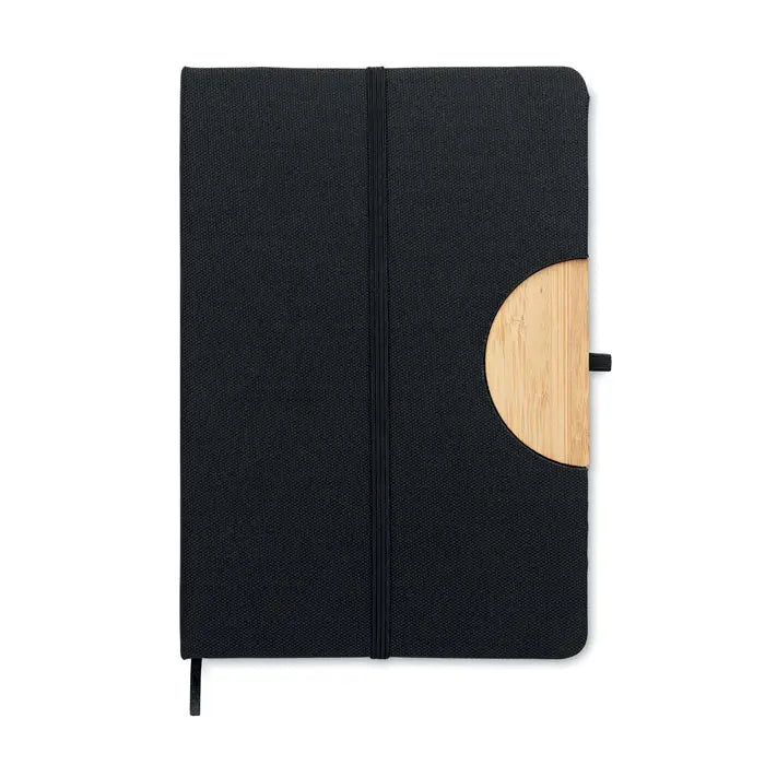 Caiet a5 rpet 80 randuri cu coperta texturata neagra si accent circular din lemn deschis pe lateral