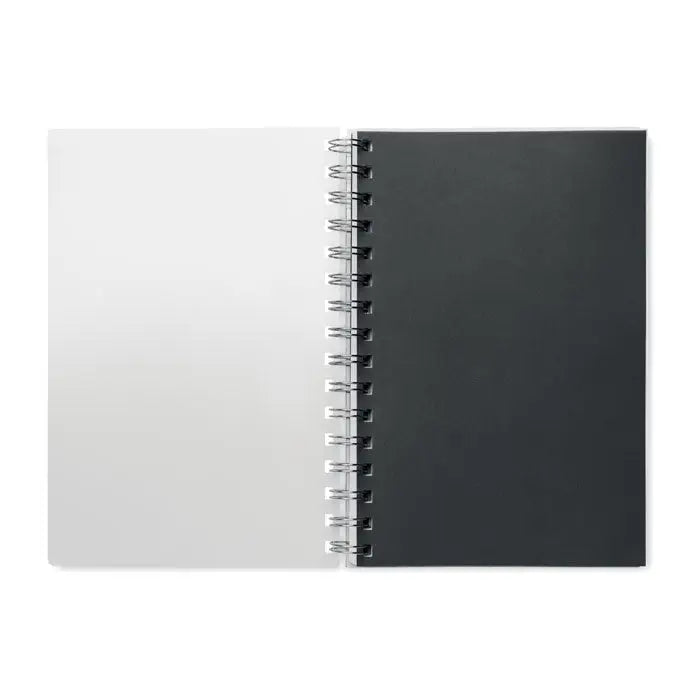 Caiet a5 rpet cu linii reciclate, coperta alb-negru minimalistă, design modern și spiralat