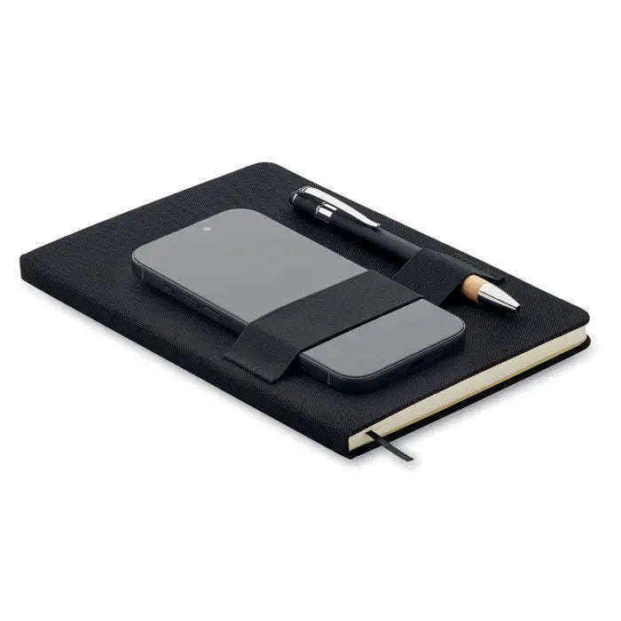 Caiet a5 rpet negru texturat cu suport integrat pentru telefon si pix