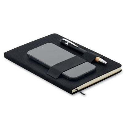 Caiet a5 rpet negru texturat cu suport integrat pentru telefon si pix
