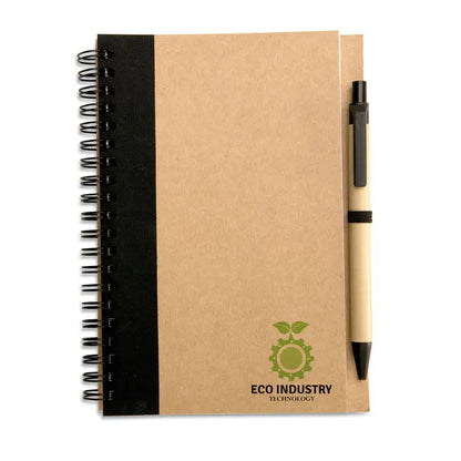 Caiet b6 reciclat spiralat din hartie kraft maro cu logo verde eco si stilou bej cu accente negre
