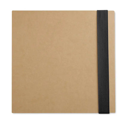 Caiet cu set de note si pix din hartie kraft maro cu elastic negru pe partea dreapta