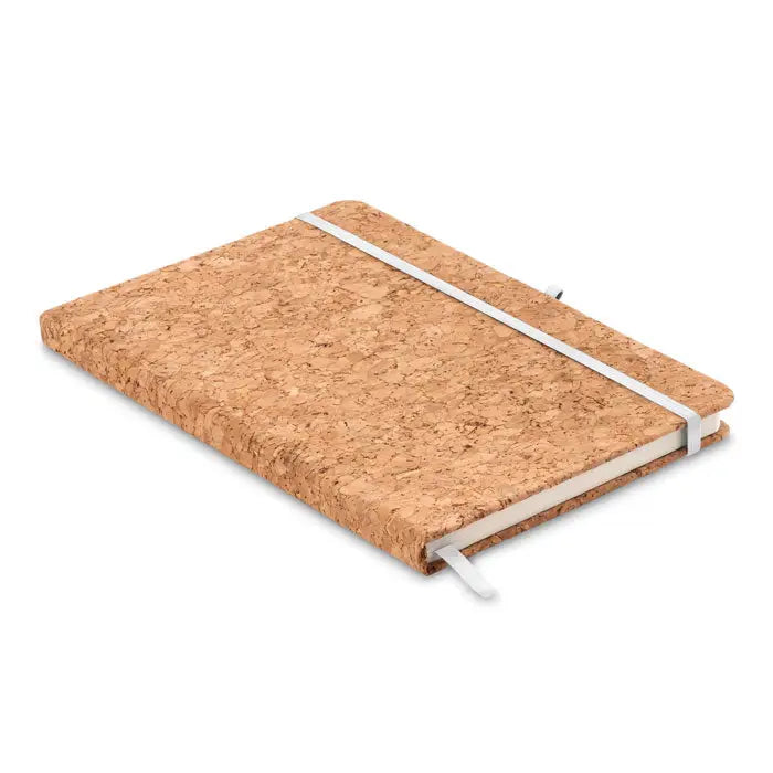 Caiet de pluta a5 cu 96 randuri, coperta maro deschis din pluta si elastic alb pentru inchidere segura