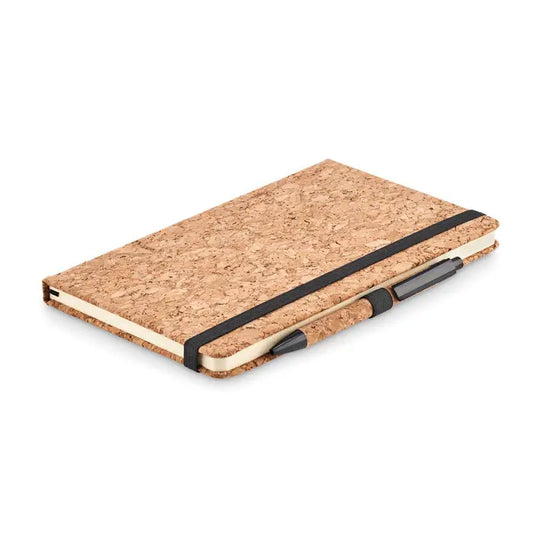 Caiet de pluta a5 cu stilou cu elastic negru si pix asortat pe coperta din pluta naturala